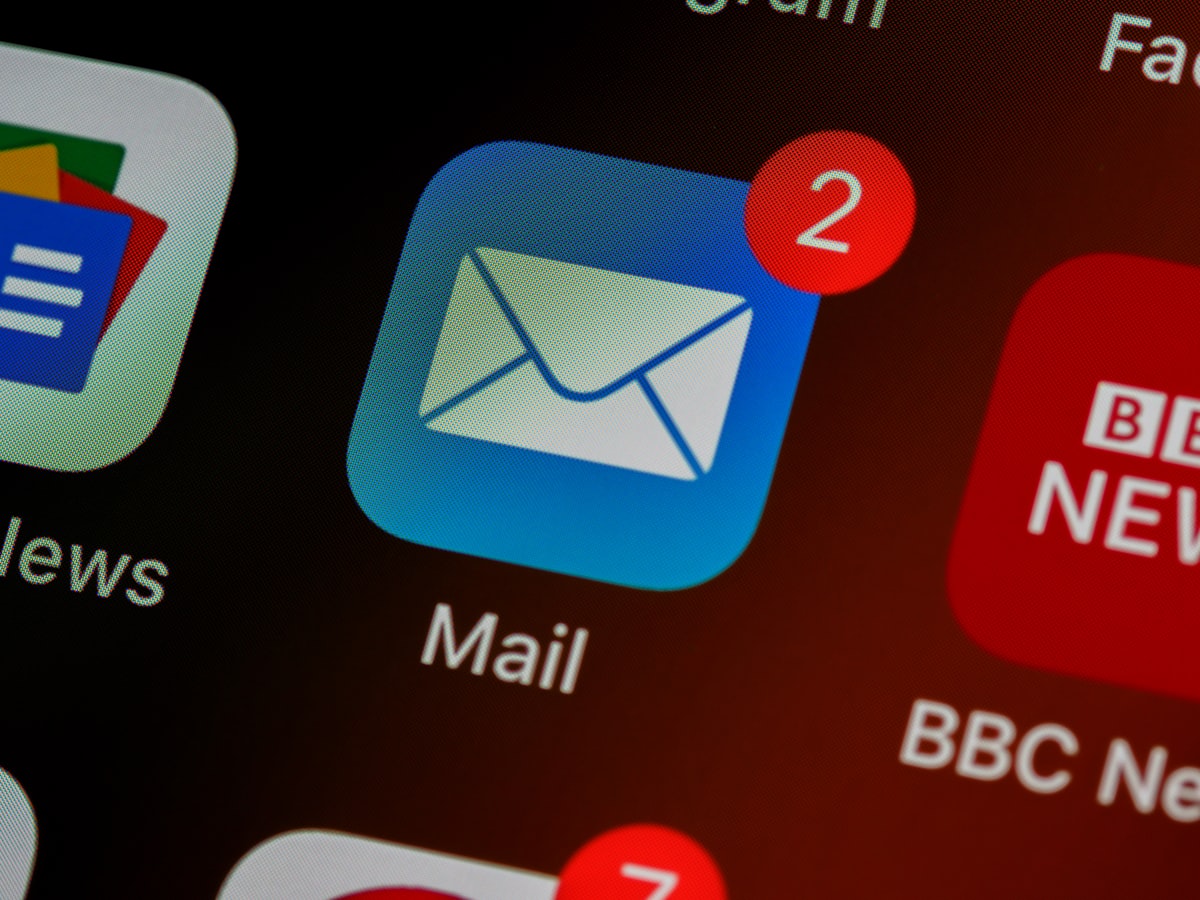 Email catch-all spiegate: conviene inviare o saltare? (2026)